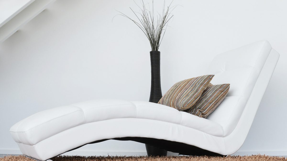 Sofá en salón de vivienda